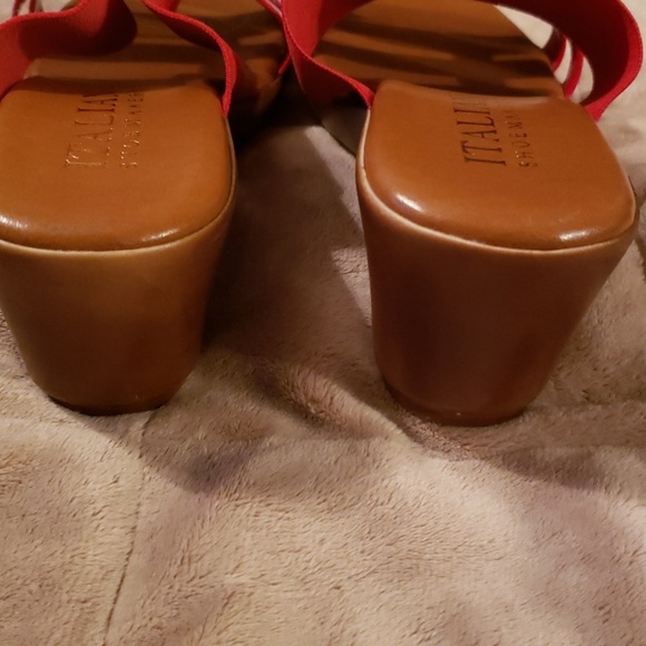 Italian Shoemakers Size 8 Red Slip on Sandal - Picture 5 of 5